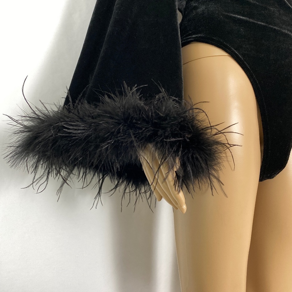 BLACK VELVET ONE SLEEVE BODYSUIT WITH FEATHER DETAILS ON THE SLEEVE - Picture 4 of 9